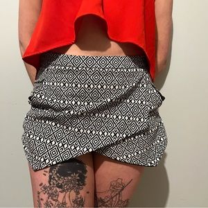 Amisu Aztec Print B&W Skort